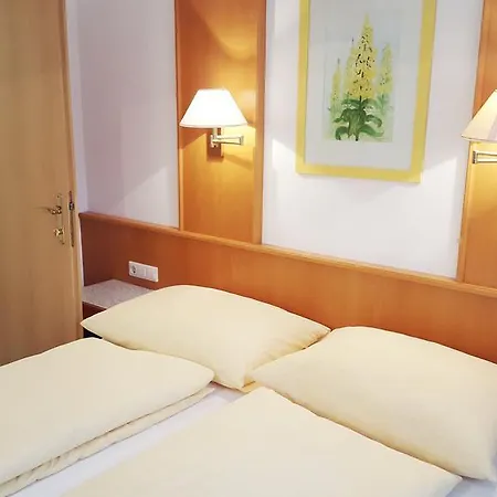 Zur Goldenen Krone Hotel 3*