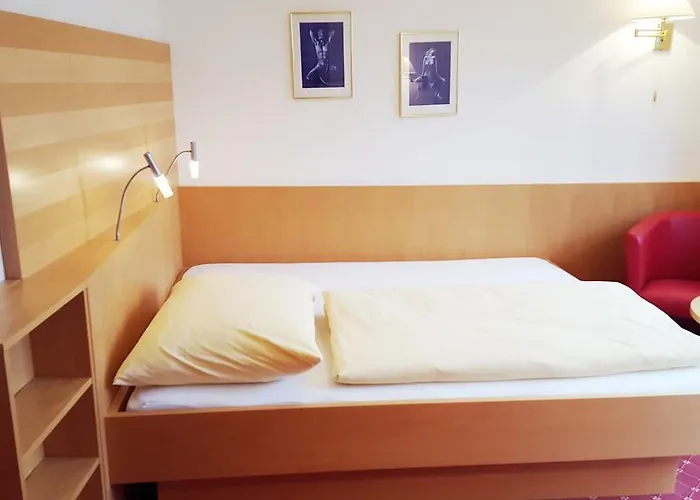 Zur Goldenen Krone Hotel 3*